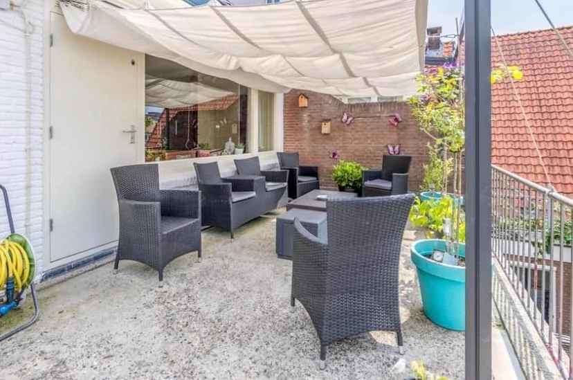 geblurde versie van de foto als achtergrond