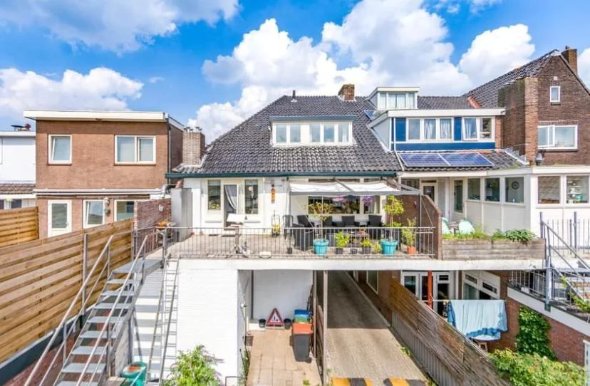 geblurde versie van de foto als achtergrond