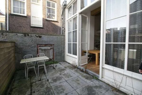 geblurde versie van de foto als achtergrond