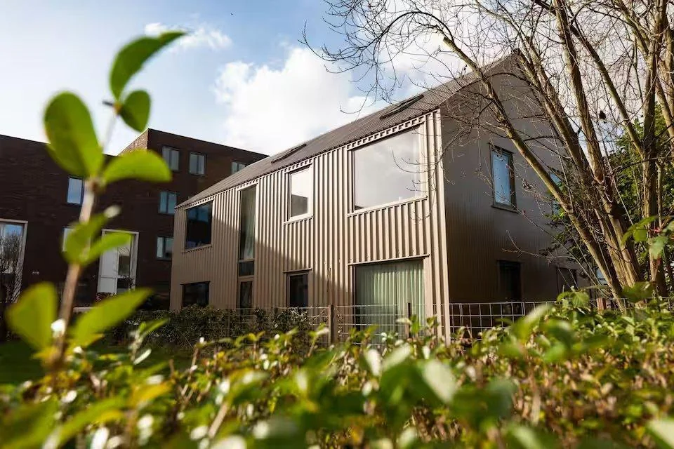 geblurde versie van de foto als achtergrond