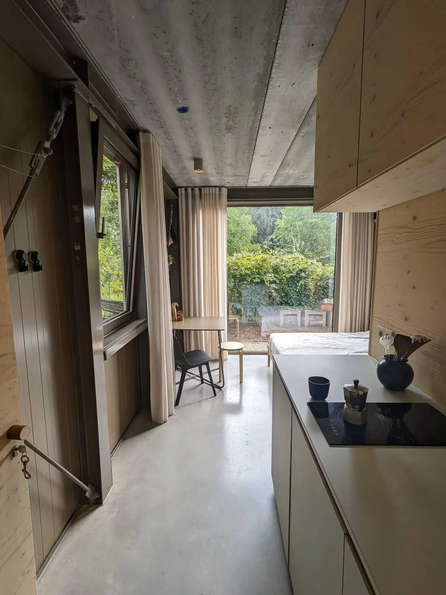 geblurde versie van de foto als achtergrond