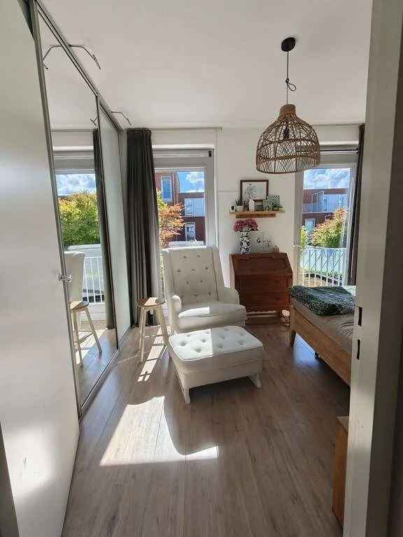 geblurde versie van de foto als achtergrond