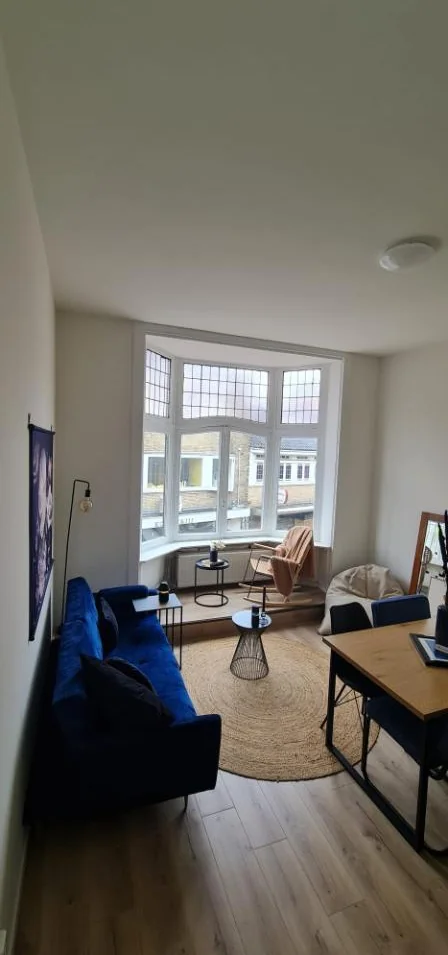 geblurde versie van de foto als achtergrond