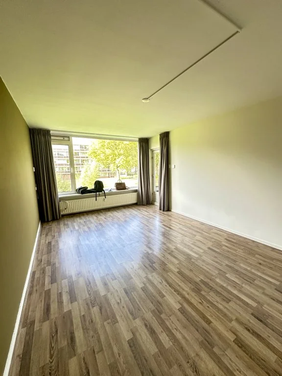 geblurde versie van de foto als achtergrond