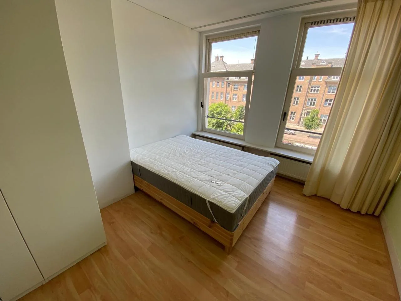 geblurde versie van de foto als achtergrond