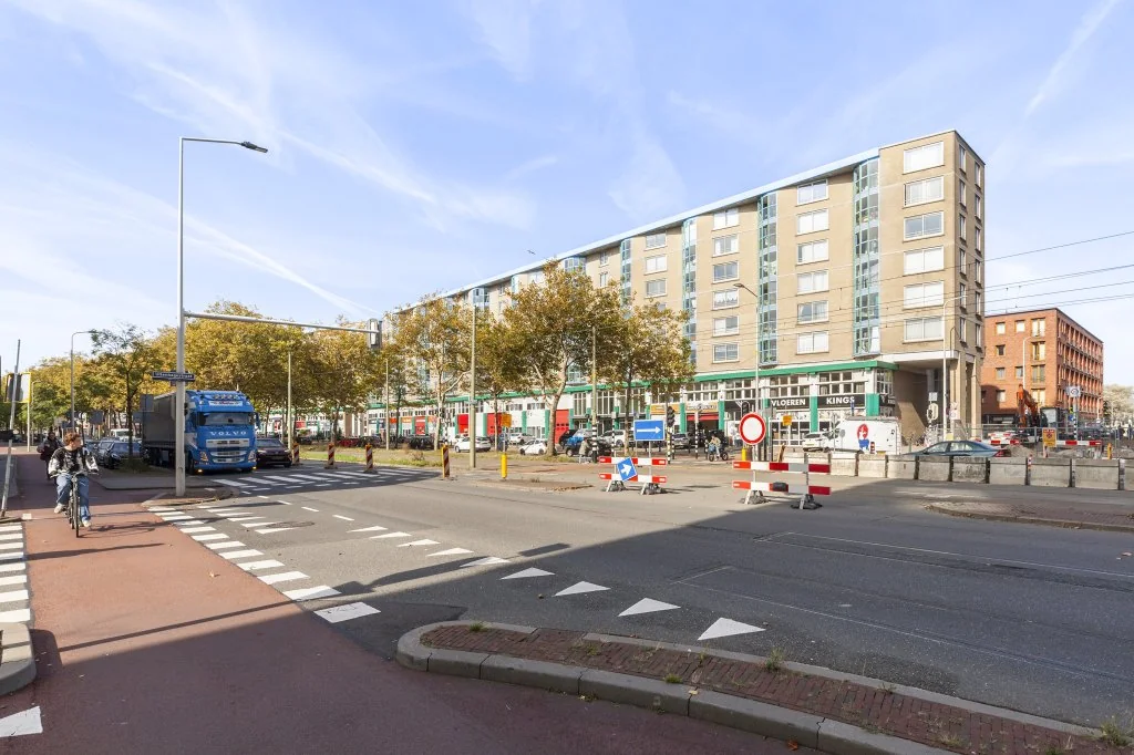 geblurde versie van de foto als achtergrond