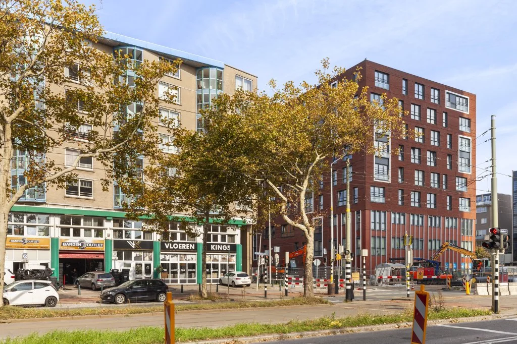 geblurde versie van de foto als achtergrond