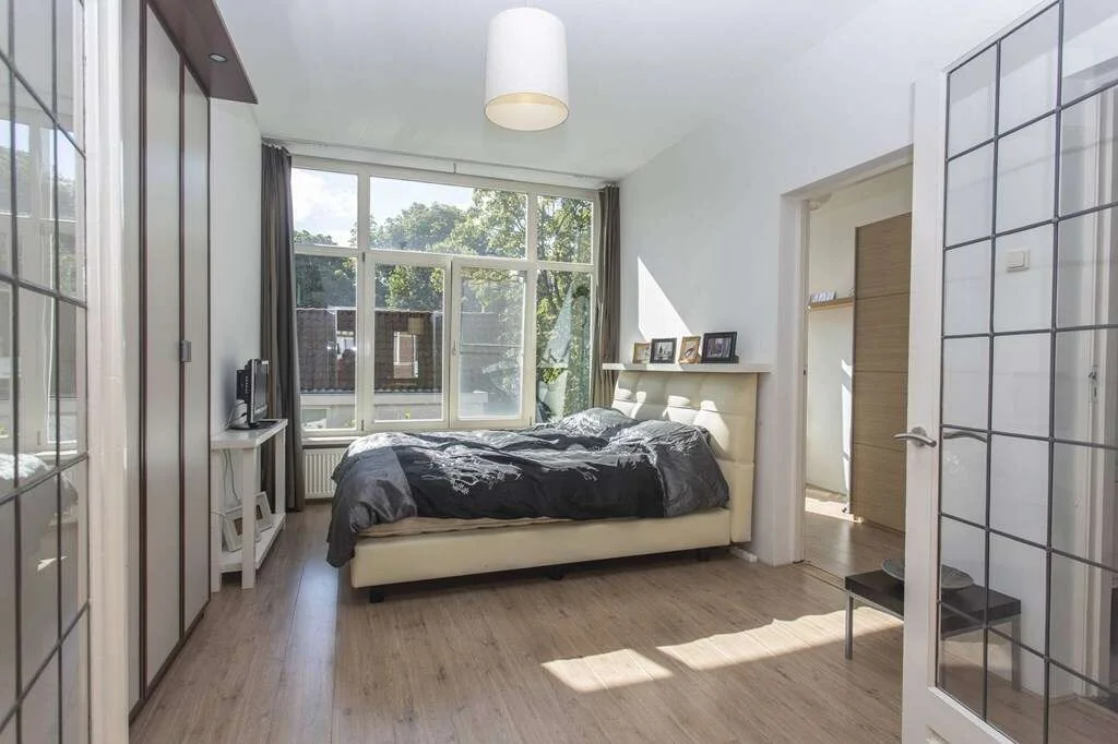 geblurde versie van de foto als achtergrond