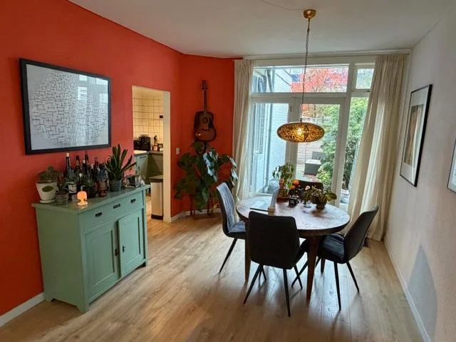 geblurde versie van de foto als achtergrond