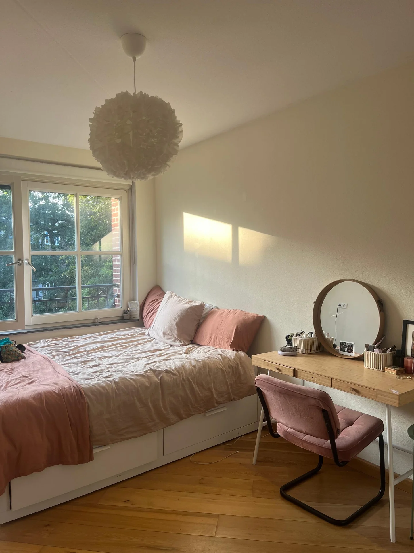 geblurde versie van de foto als achtergrond