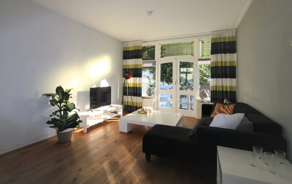 geblurde versie van de foto als achtergrond