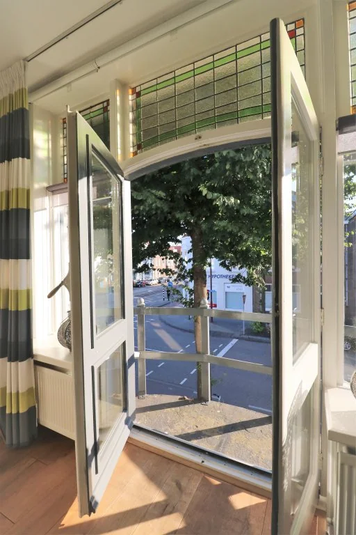 geblurde versie van de foto als achtergrond