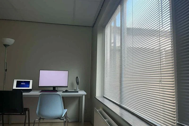 geblurde versie van de foto als achtergrond