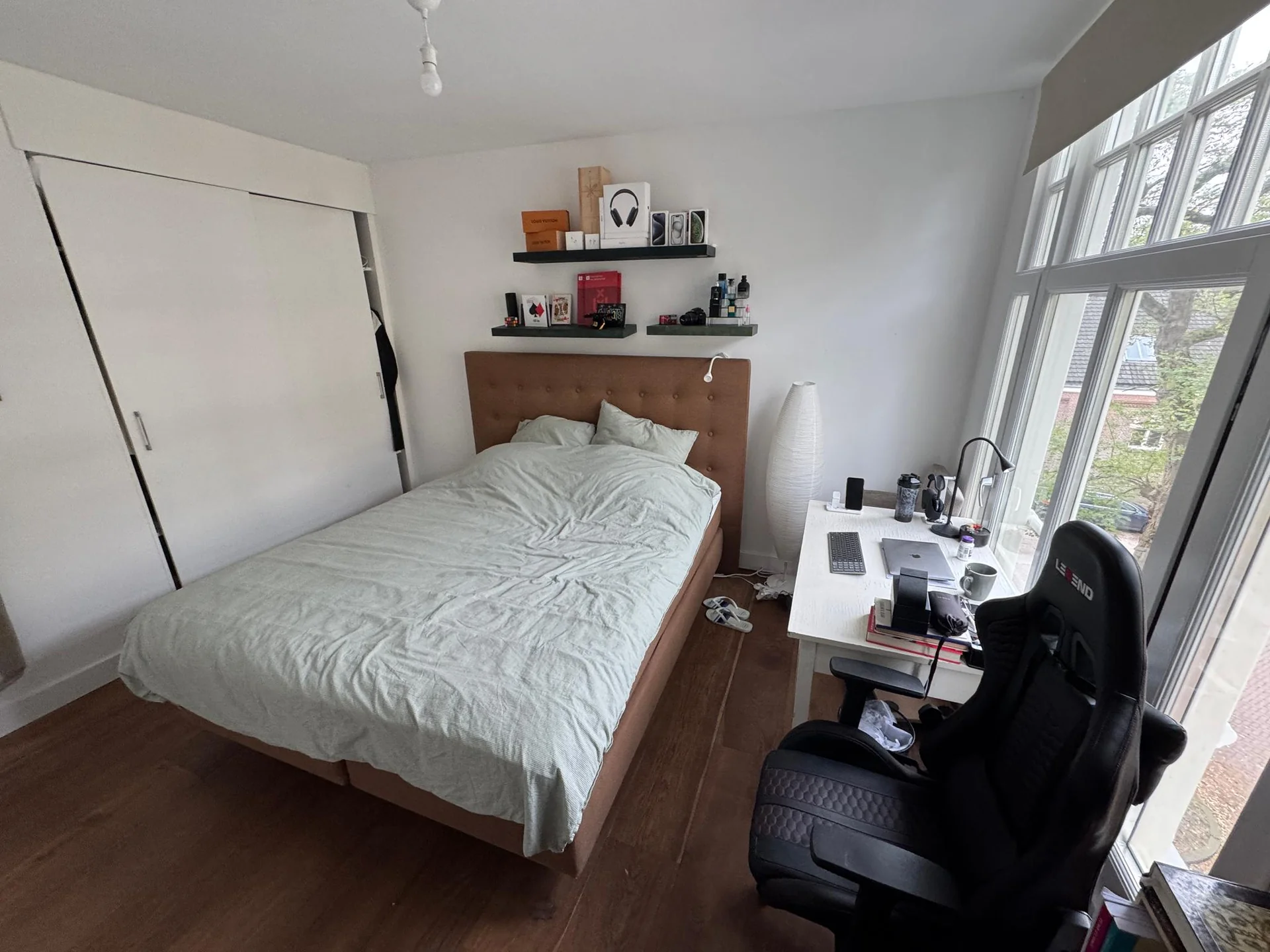 geblurde versie van de foto als achtergrond