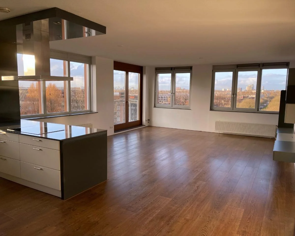 geblurde versie van de foto als achtergrond