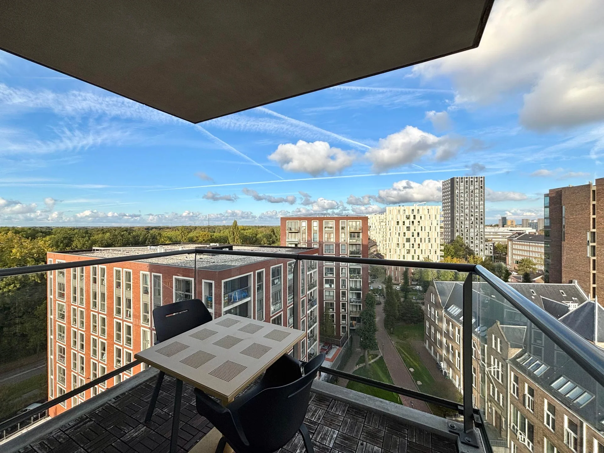 geblurde versie van de foto als achtergrond