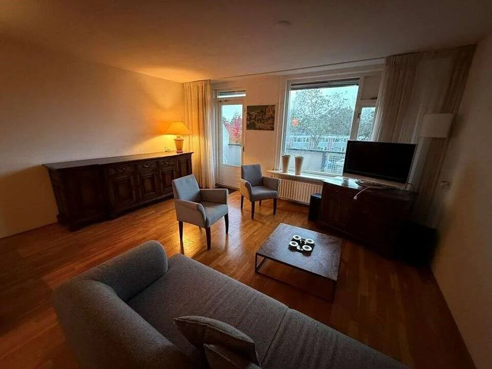 geblurde versie van de foto als achtergrond