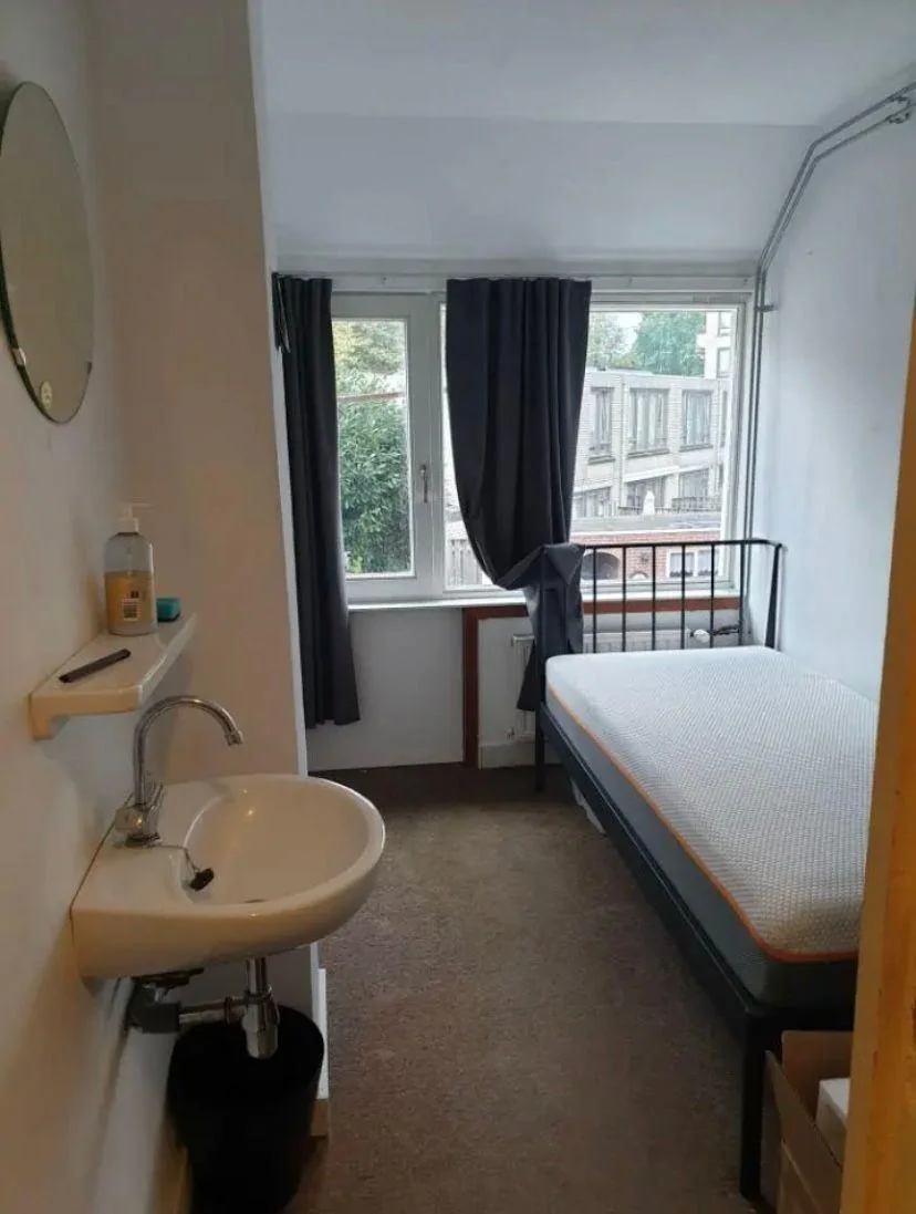 geblurde versie van de foto als achtergrond