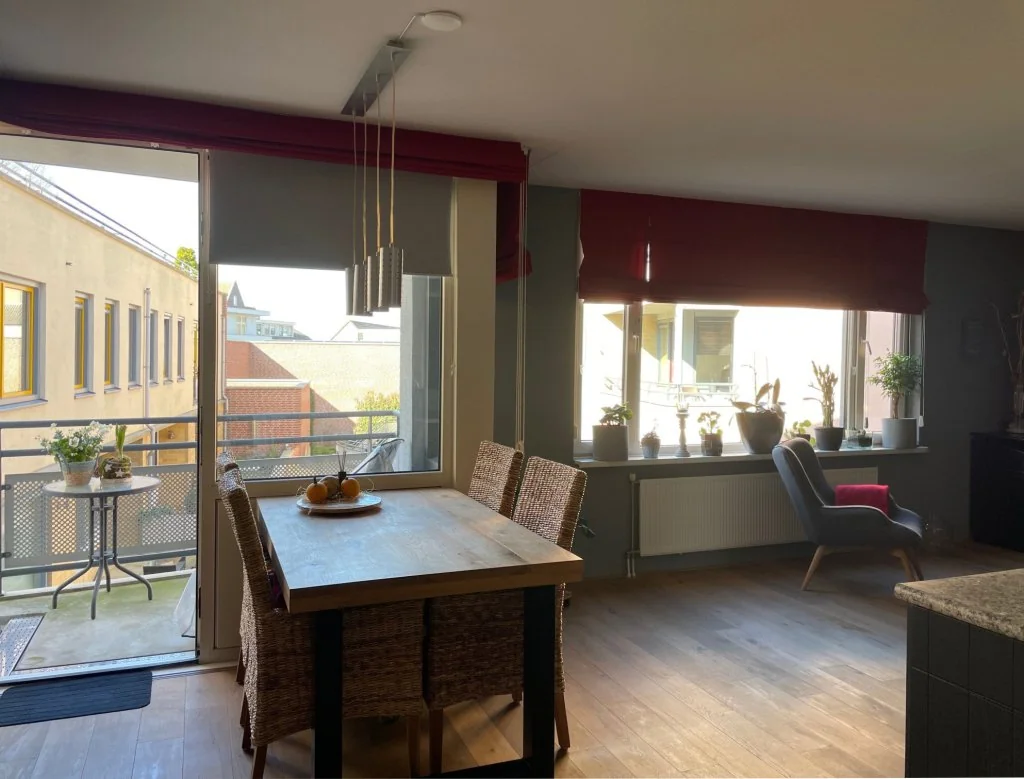 geblurde versie van de foto als achtergrond