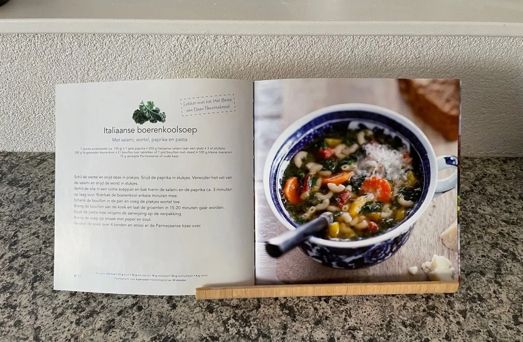 geblurde versie van de foto als achtergrond