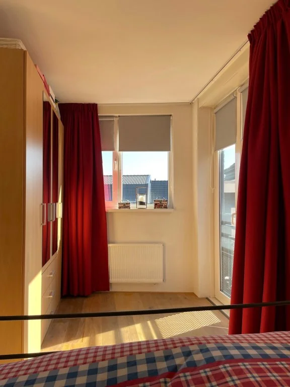 geblurde versie van de foto als achtergrond