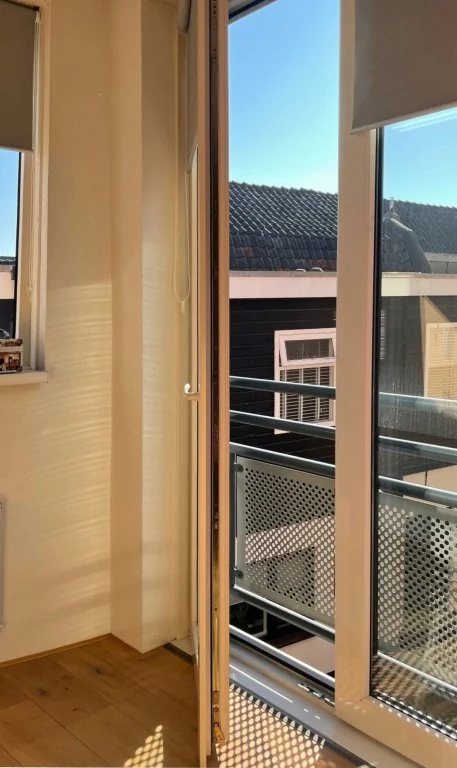 geblurde versie van de foto als achtergrond