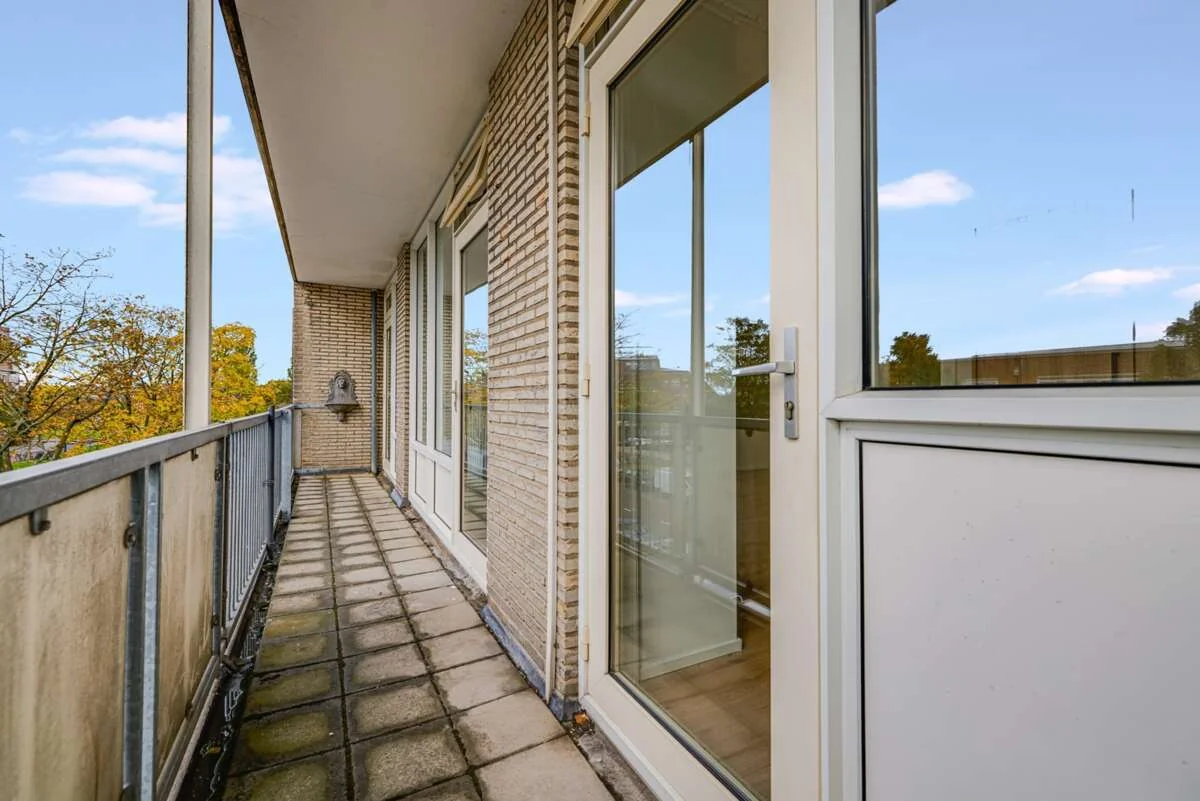 geblurde versie van de foto als achtergrond