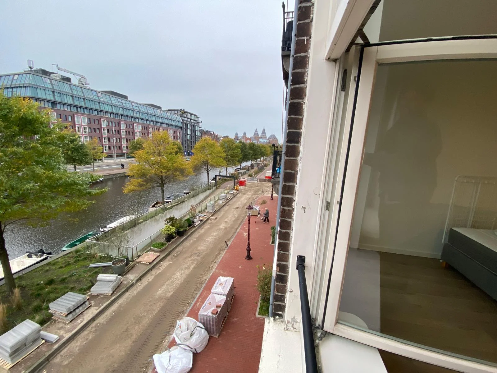 geblurde versie van de foto als achtergrond