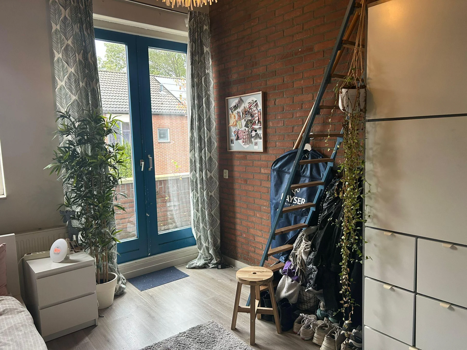 geblurde versie van de foto als achtergrond