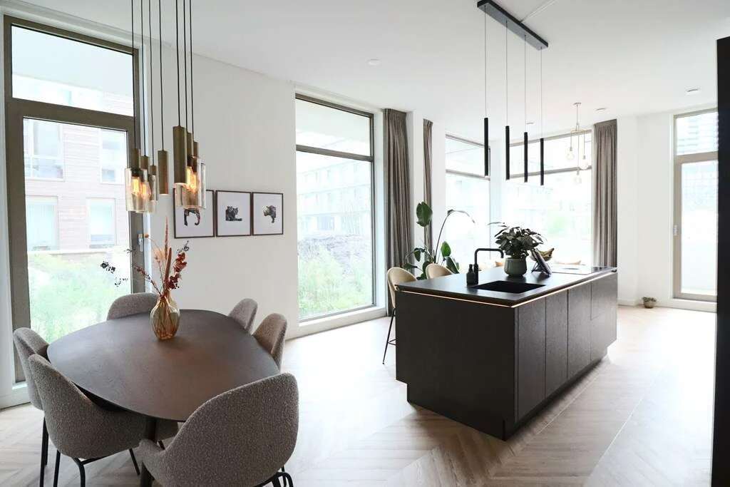 geblurde versie van de foto als achtergrond