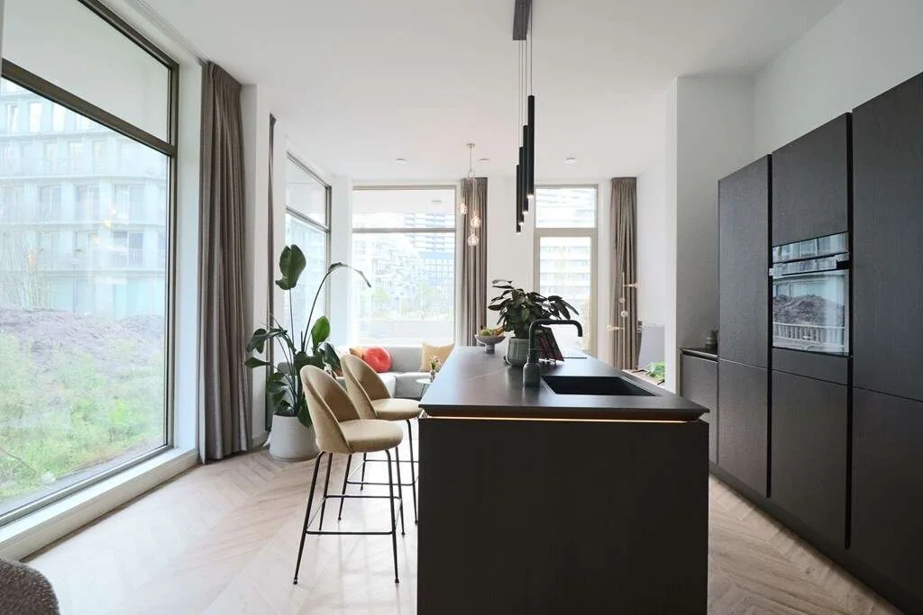 geblurde versie van de foto als achtergrond