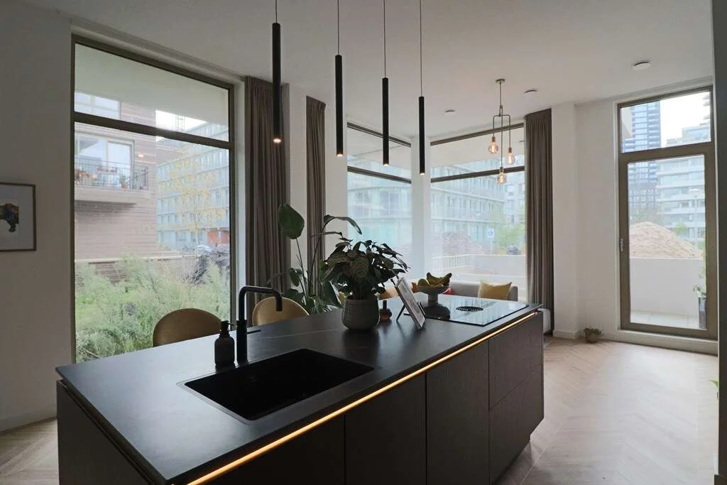 geblurde versie van de foto als achtergrond