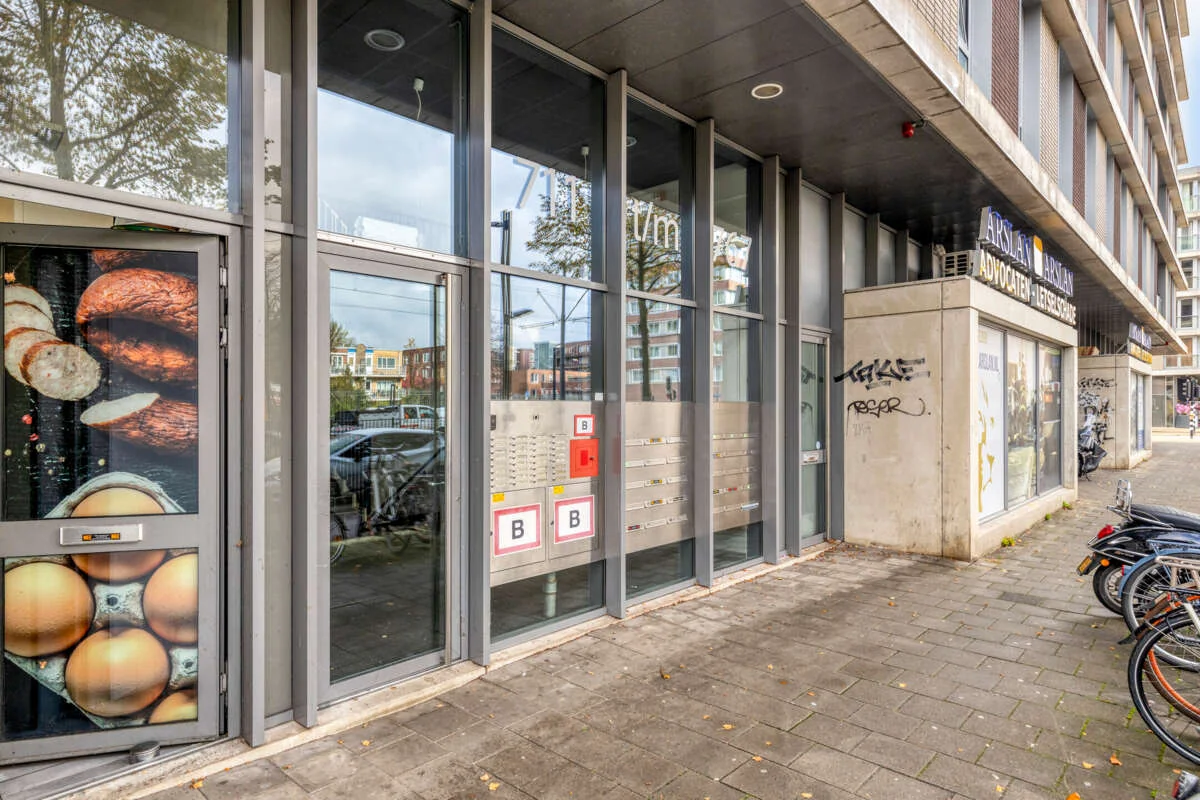 geblurde versie van de foto als achtergrond