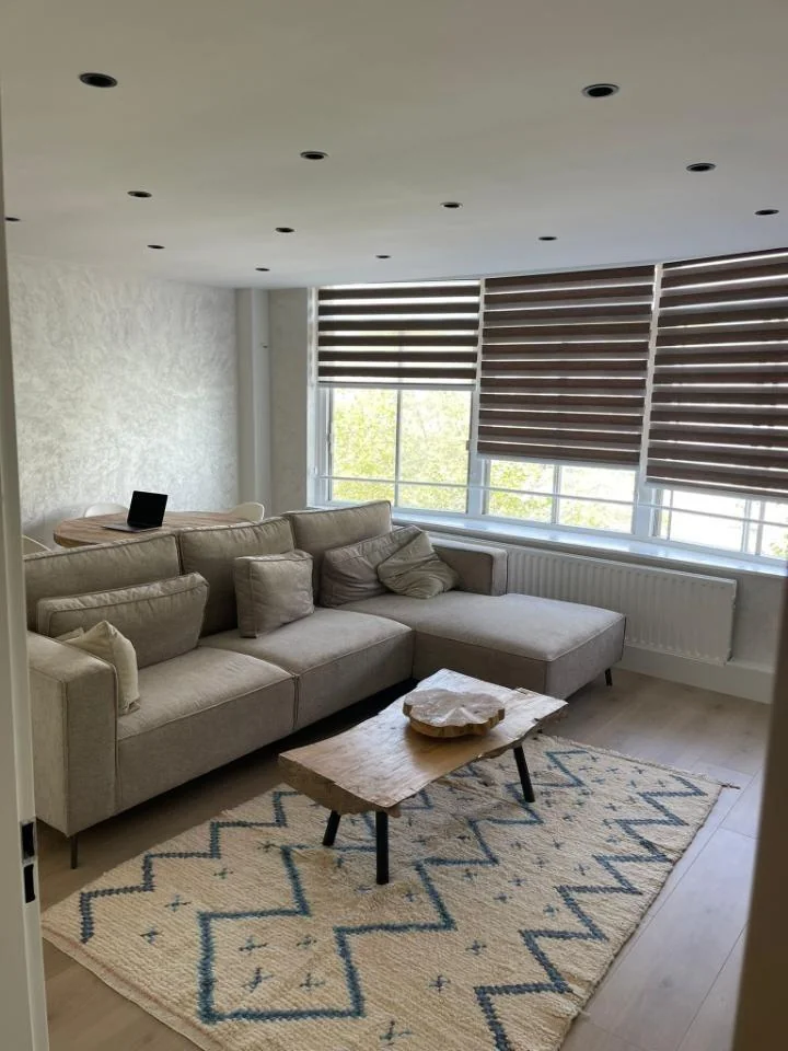 geblurde versie van de foto als achtergrond