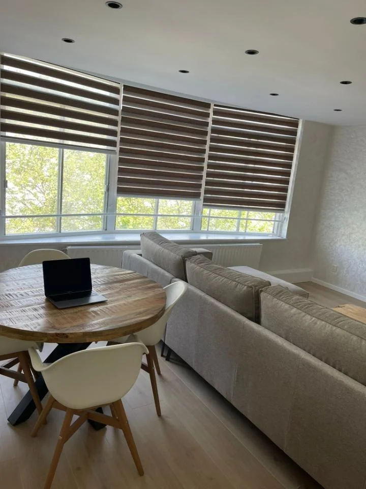 geblurde versie van de foto als achtergrond