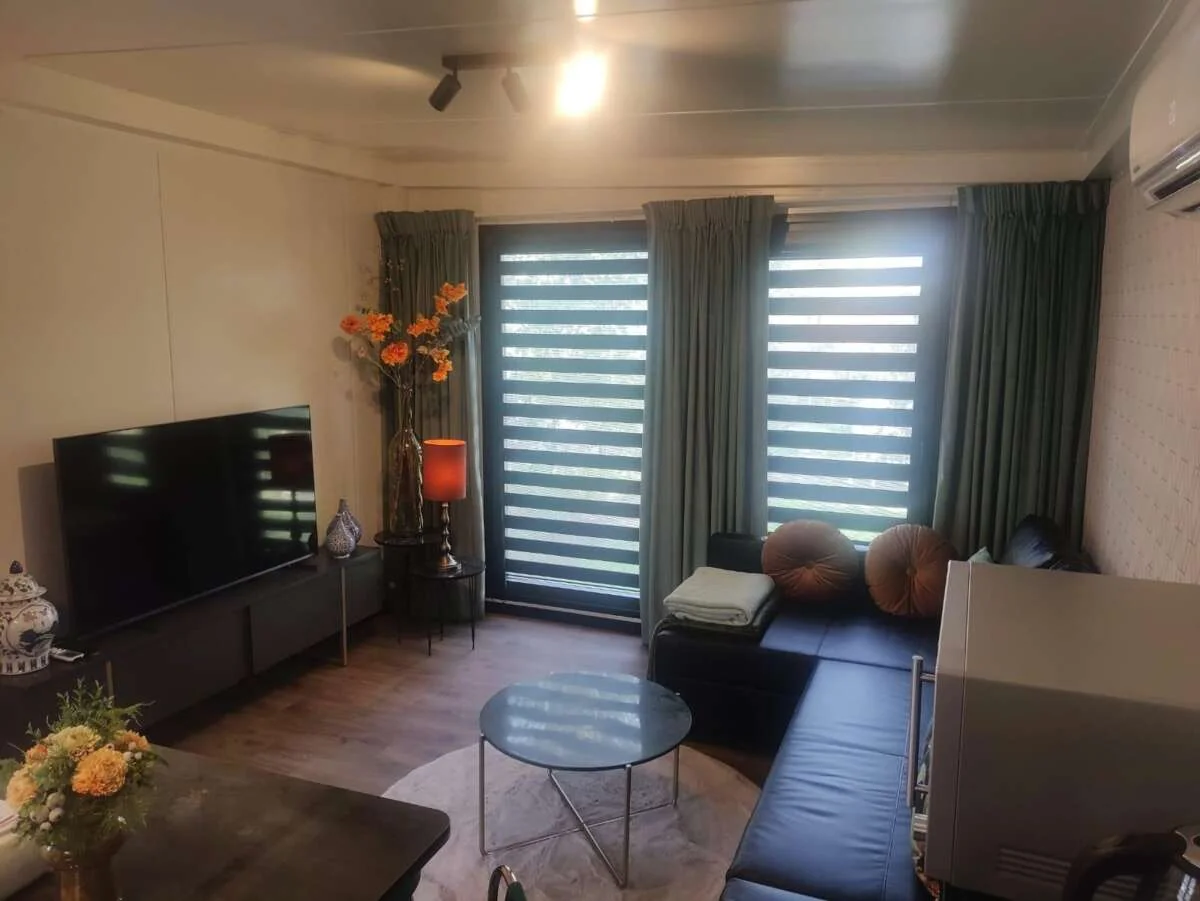 geblurde versie van de foto als achtergrond