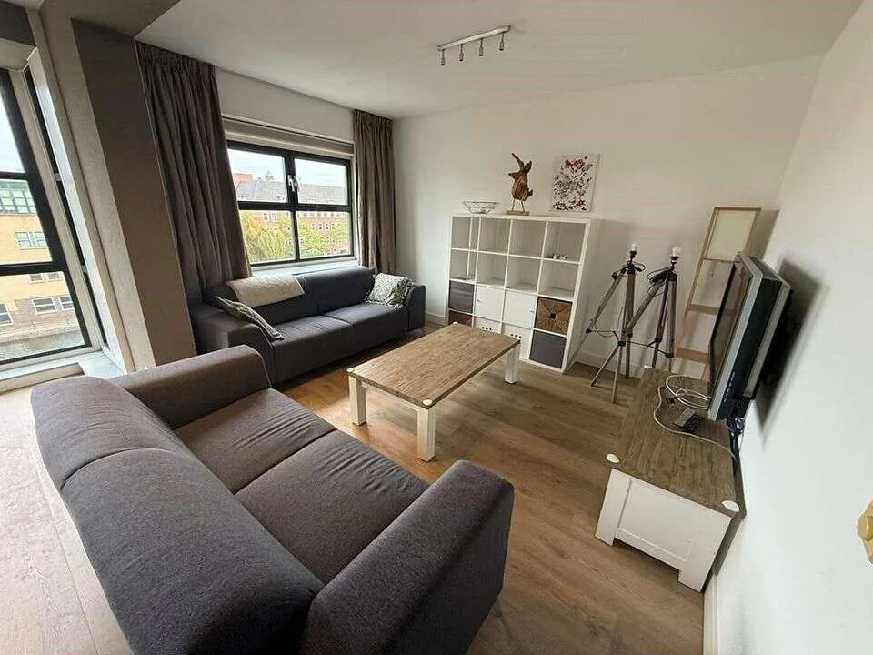 geblurde versie van de foto als achtergrond