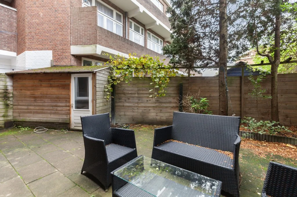 geblurde versie van de foto als achtergrond