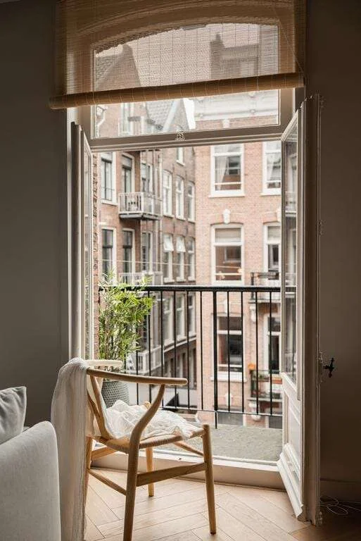 geblurde versie van de foto als achtergrond