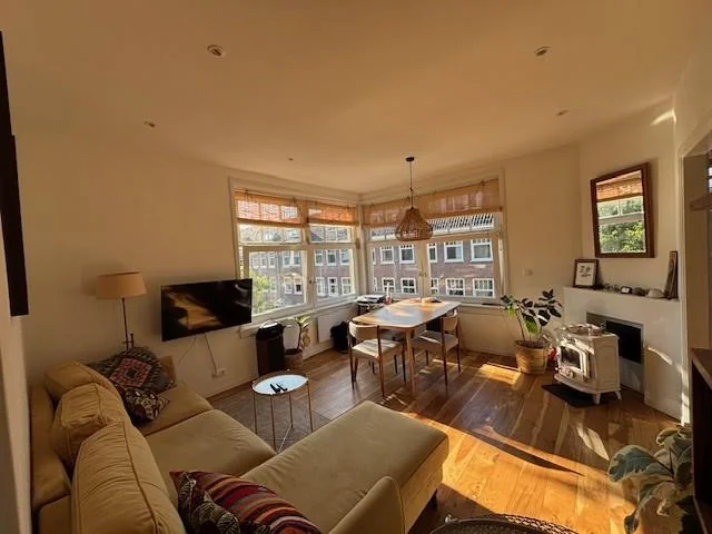 geblurde versie van de foto als achtergrond