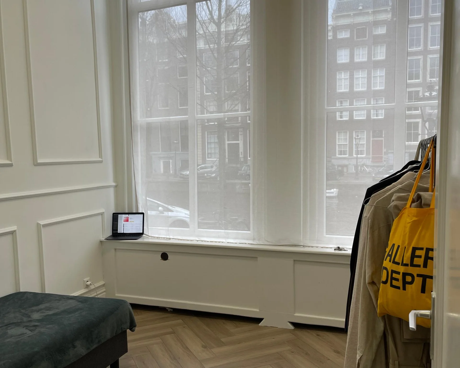 geblurde versie van de foto als achtergrond