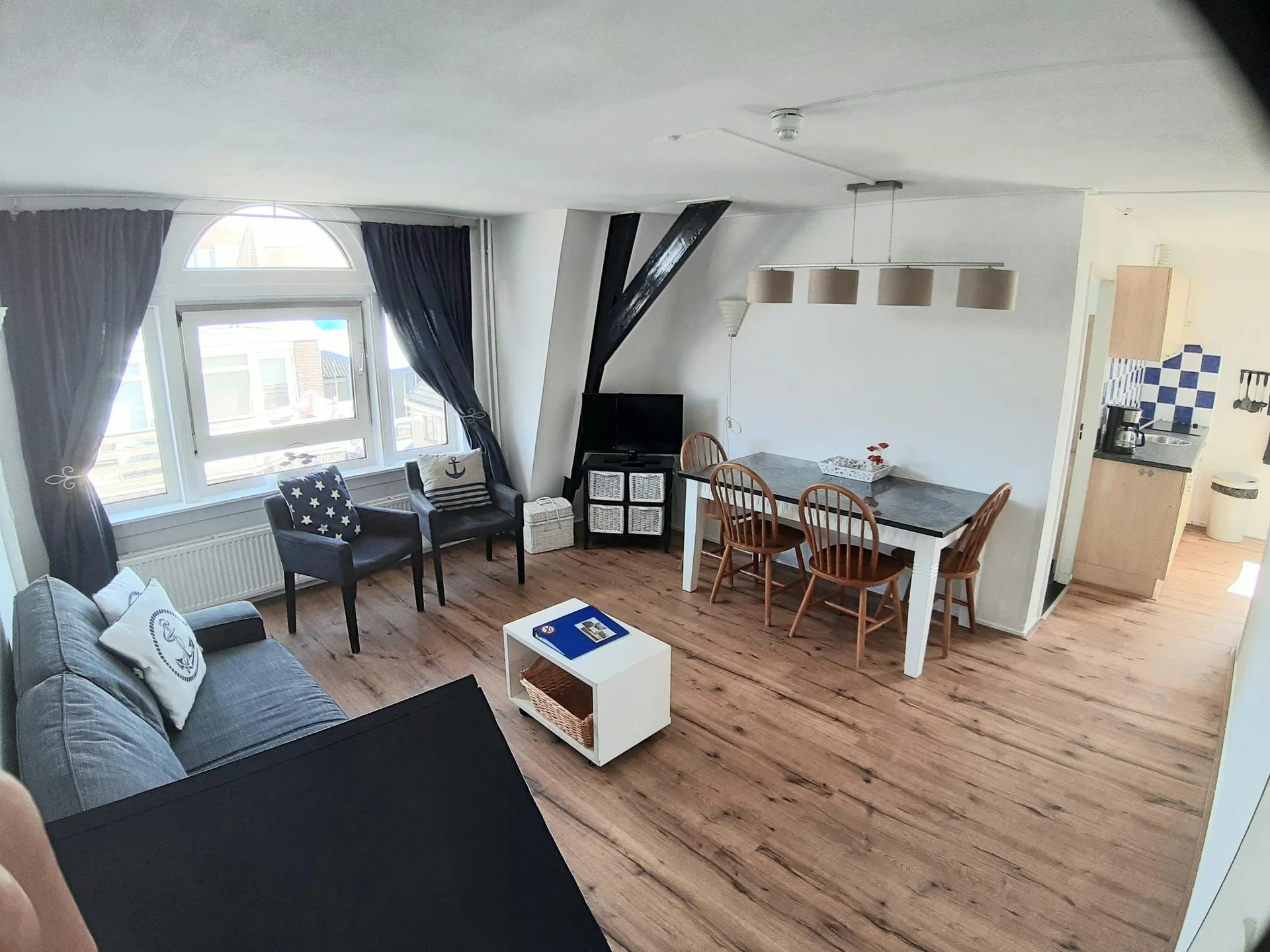 geblurde versie van de foto als achtergrond