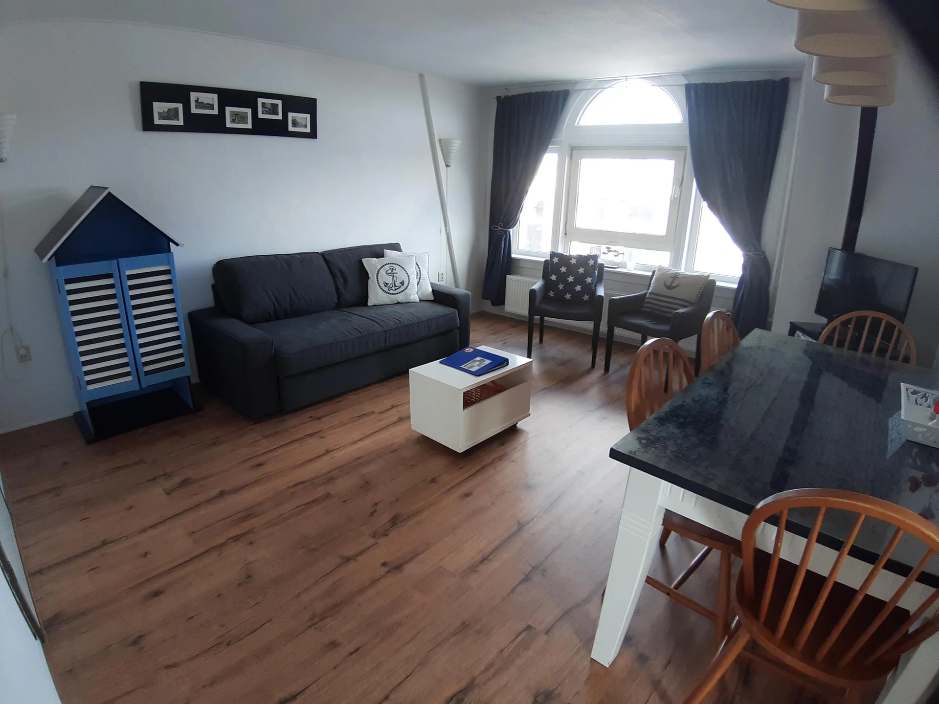 geblurde versie van de foto als achtergrond