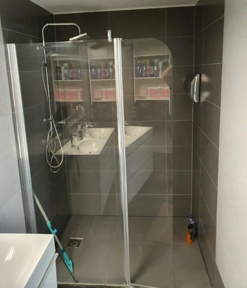 geblurde versie van de foto als achtergrond