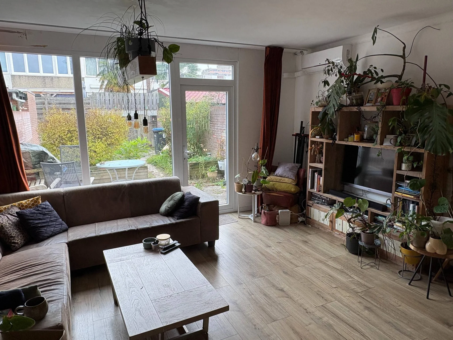 geblurde versie van de foto als achtergrond