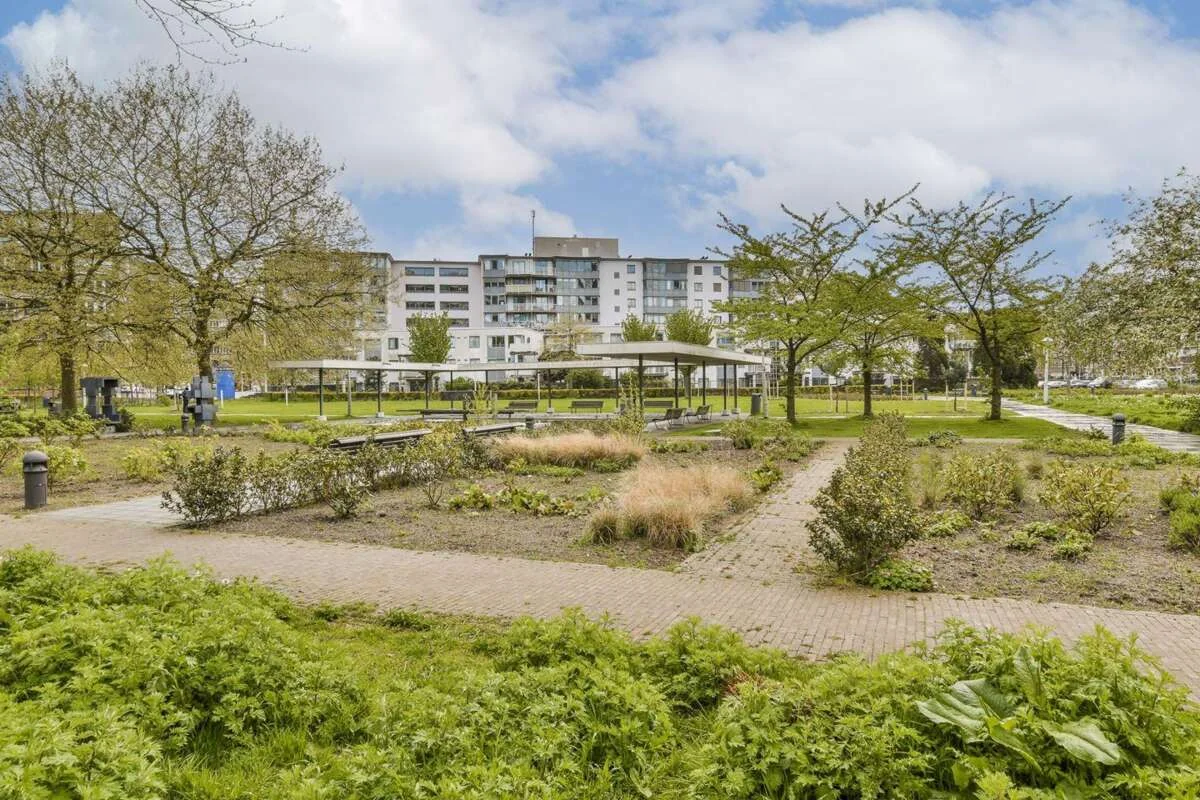 geblurde versie van de foto als achtergrond