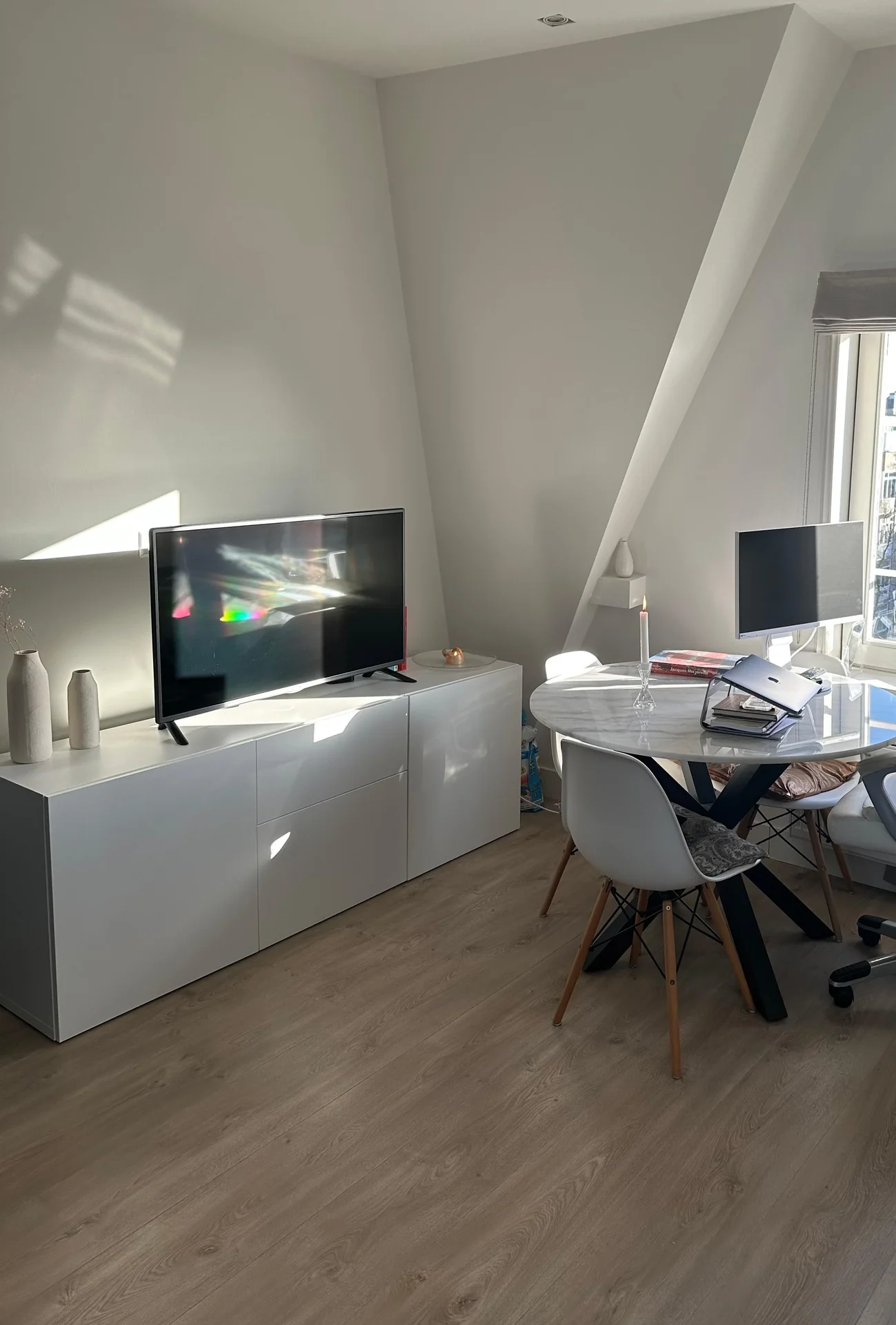 geblurde versie van de foto als achtergrond