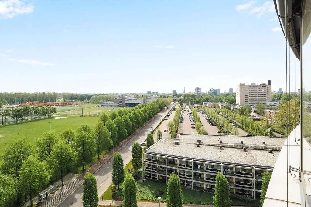 geblurde versie van de foto als achtergrond