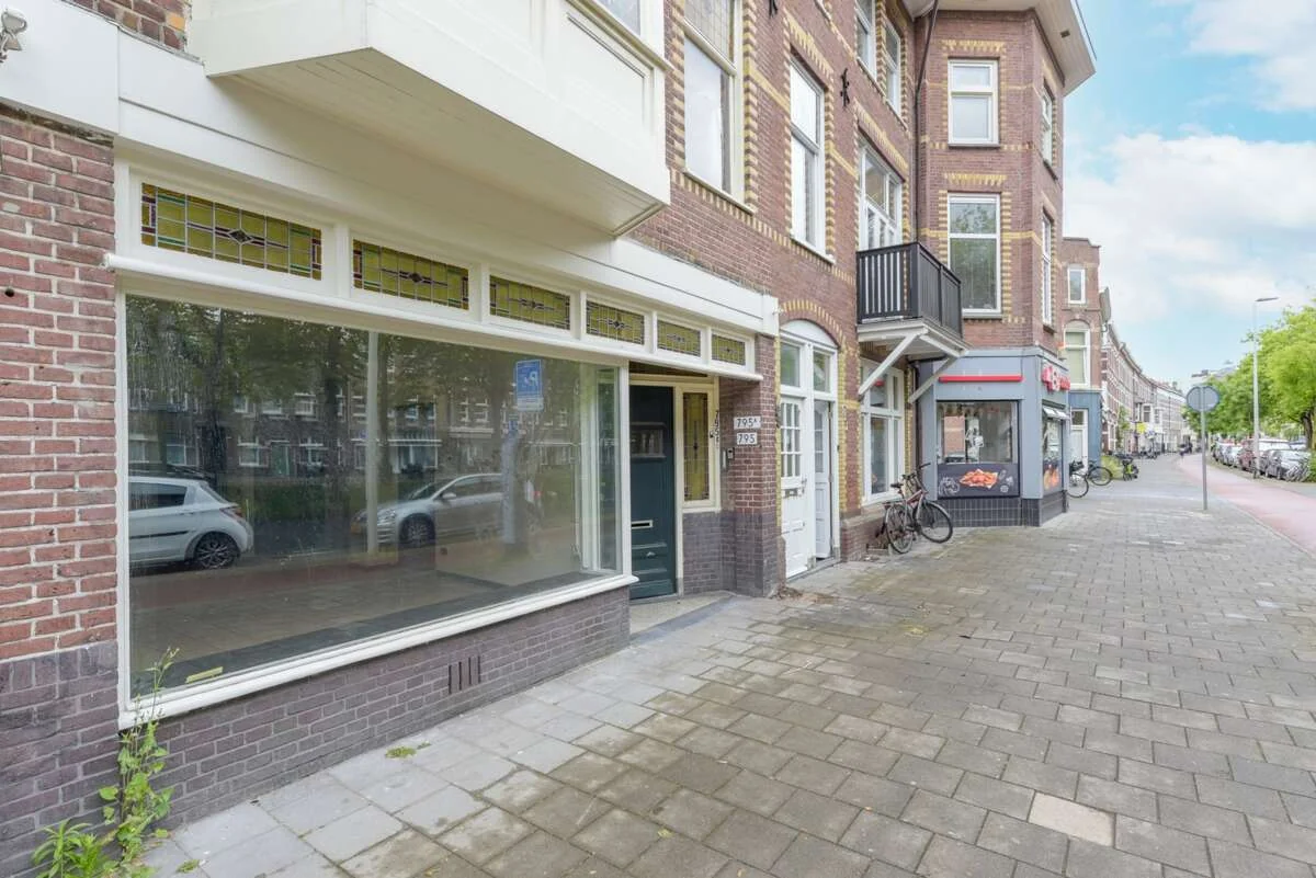 geblurde versie van de foto als achtergrond