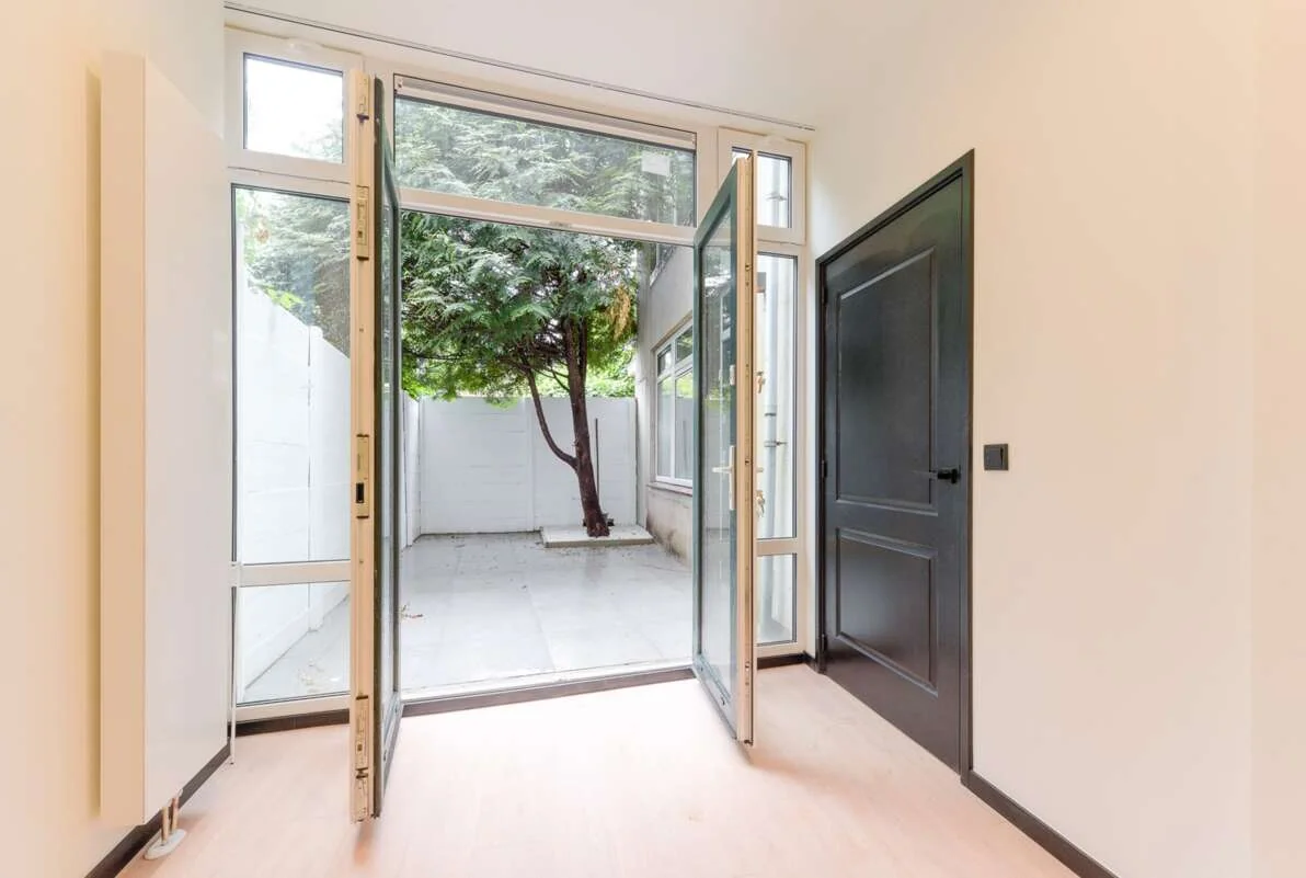 geblurde versie van de foto als achtergrond